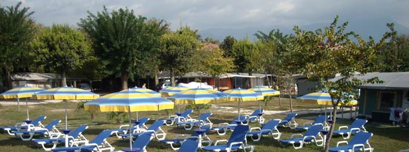 Schwimmbecken campingplatz Italien Gardasee